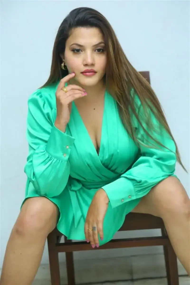 Indian Actress Sunita Pandey Long Legs Show in Green Skirt